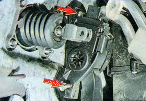 Зняття та встановлення педалі акселератора (газу) Mazda 6