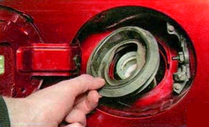 Як зняти та встановити паливний бак автомобіля Mazda 6