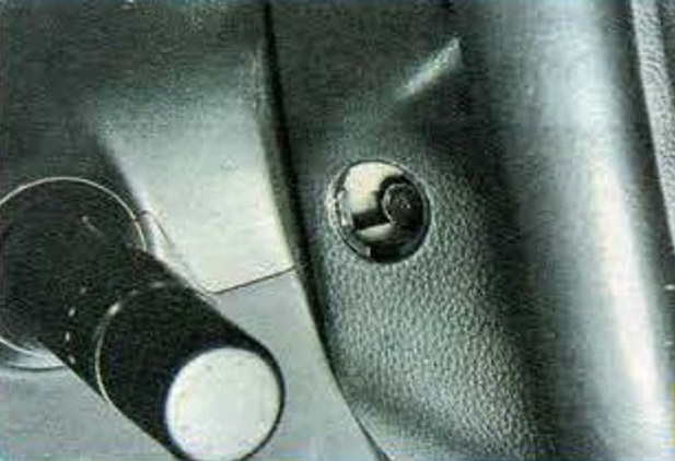 Зняття керма і кожухів рульової колонки Mazda 6