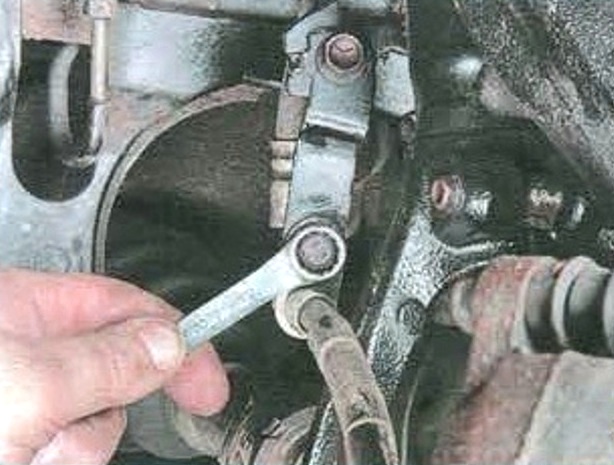 Replacement of hoses and tubes of the Mazda 6 brake system