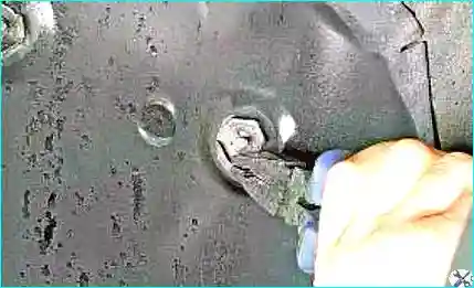 Снятый задний брызговик