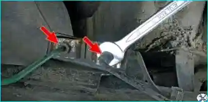 Замена трубак тармазоў Рэно Меган 2