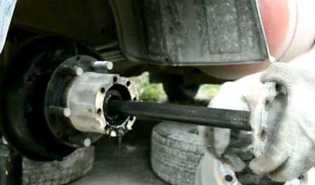 Reemplazo y ajuste de los rodamientos de las ruedas traseras del coche Gazelle Next