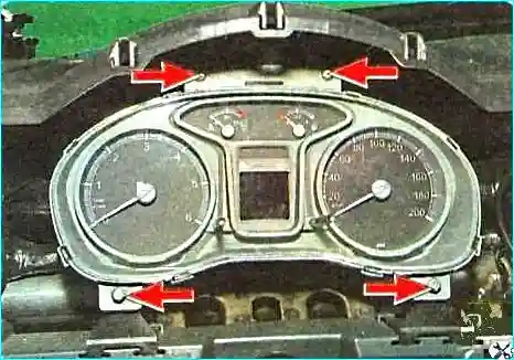 Removing and installing the GAZelle Next instrument cluster