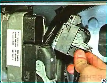 Aus- und Einbau des ECU