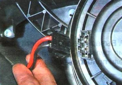 Снятие электровентилятора, резистора и блока управления отопителя ГАЗель Некст