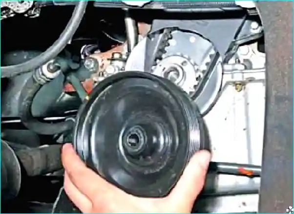 Renault Установка поршня первого цилиндра в ВМТ такта сжатия Renault Logan