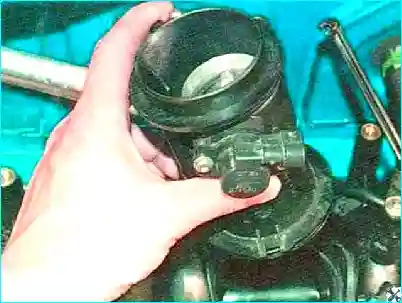 Renault Renault Renault Замена дроссельного узла Renault Logan