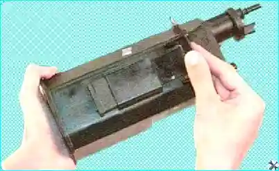 Renault Renault Renault Renault Renault Renault Замена адсорбера системы улавливания паров топлива Renault Logan