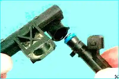 Renault Renault Снятие и установка топливной рампы  Renault Logan