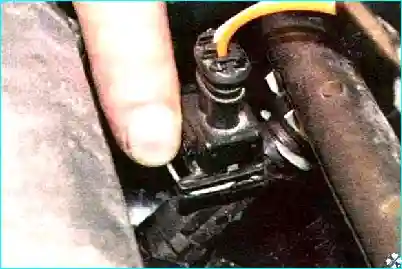 Renault Renault Снятие и установка топливной рампы  Renault Logan