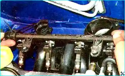 Renault Проверка, снятие и установка топливных форсунок Renault Logan