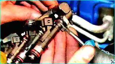 Renault Проверка, снятие и установка топливных форсунок Renault Logan