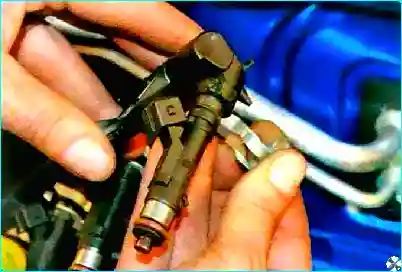 Renault Проверка, снятие и установка топливных форсунок Renault Logan