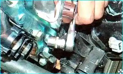 Renault Замена прокладки головки блока цилиндров Renault Logan