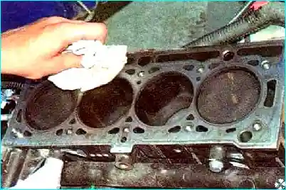 Renault Замена прокладки головки блока цилиндров Renault Logan