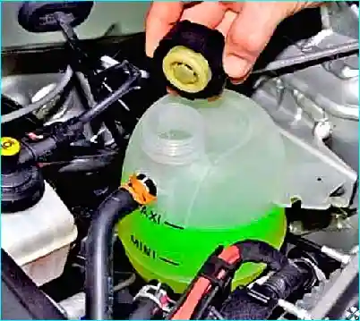 Renault Замена охлаждающей жидкости Renault Logan