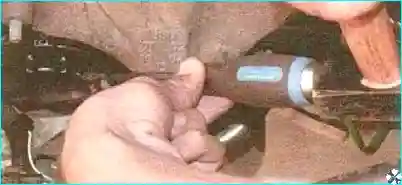 Renault Замена масла в двигателе и масляного фильтра Renault Logan