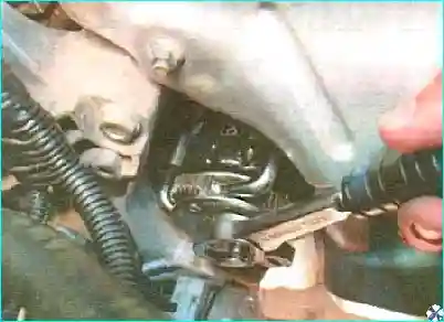 Renault Замена масла в двигателе и масляного фильтра Renault Logan