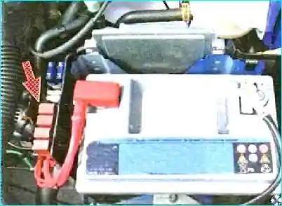 Renault Проверка давления в системе питания двигателя Renault Logan