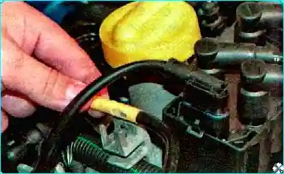 Renault Замена прокладки крышки головки блока цилиндров Renault Logan