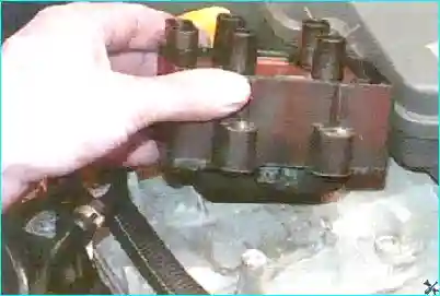 Renault Замена прокладки крышки головки блока цилиндров Renault Logan