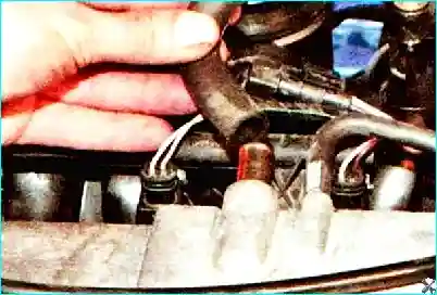 Renault Замена прокладки крышки головки блока цилиндров Renault Logan