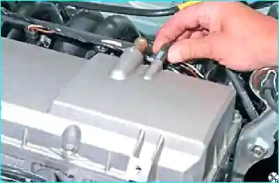 Renault Замена прокладки крышки головки блока цилиндров Renault Logan