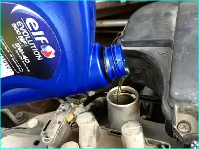 Renault Замена масла в двигателе и масляного фильтра Renault Logan