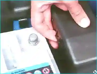 Renault Проверка давления в системе питания двигателя Renault Logan