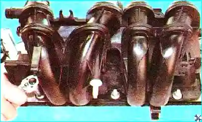 Renault Замена уплотнения впускной трубы Рено Логан