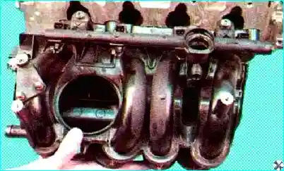 Renault Замена уплотнения впускной трубы Рено Логан