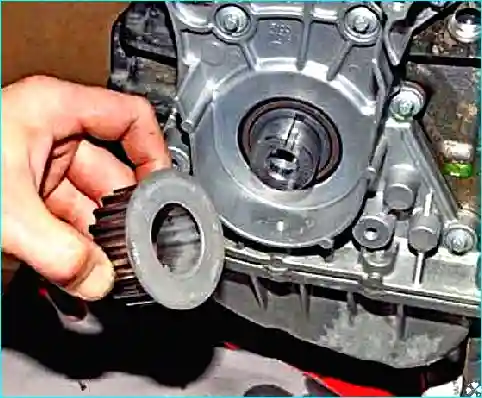 Renault Замена сальников коленчатого вала Рено Логан