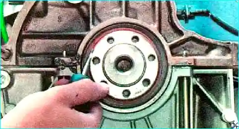 Renault Замена сальников коленчатого вала Рено Логан