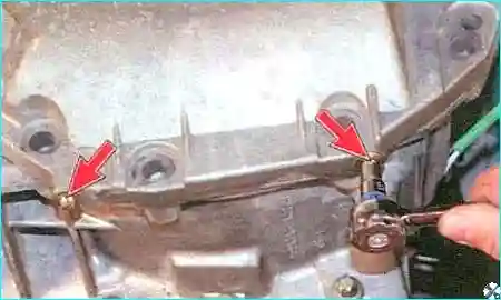 Renault а также два болта сзади