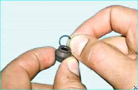 Renault Замена маслосъемных колпачков  двигателя Renault Logan