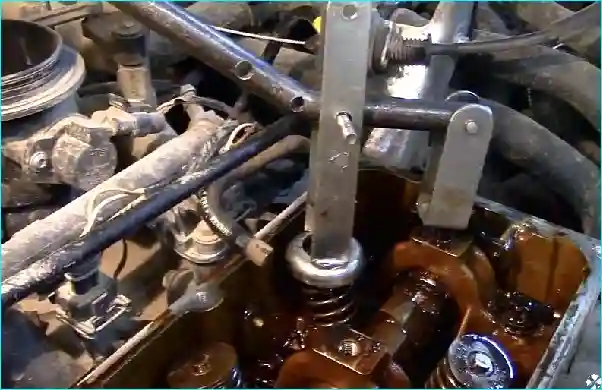 Renault Замена маслосъемных колпачков  двигателя Renault Logan