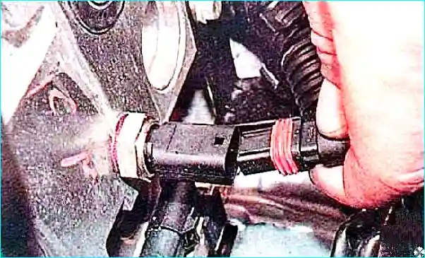 Renault Замена датчика температуры охлаждающей жидкости