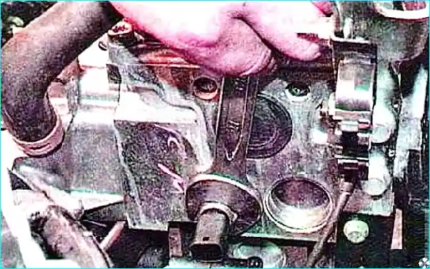 Renault Замена датчика температуры охлаждающей жидкости