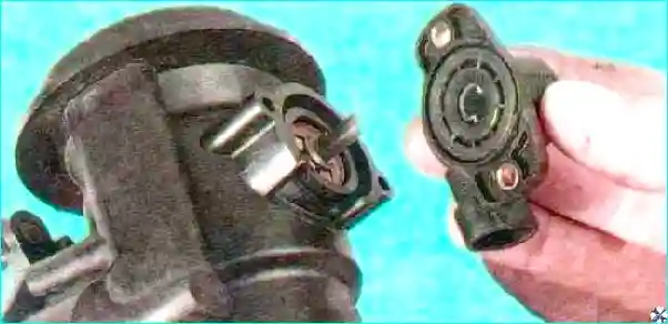 Renault Замена датчика положения дроссельной заслонки