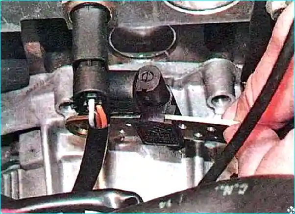 Renault Замена датчика коленчатого вала