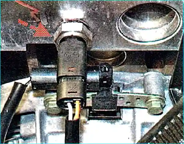 Renault Замена датчика температуры охлаждающей жидкости