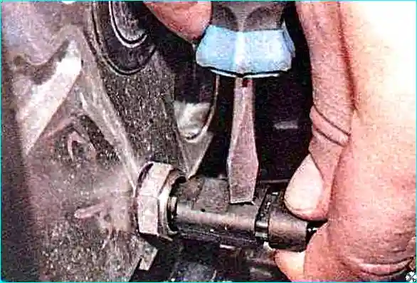 Renault Замена датчика температуры охлаждающей жидкости