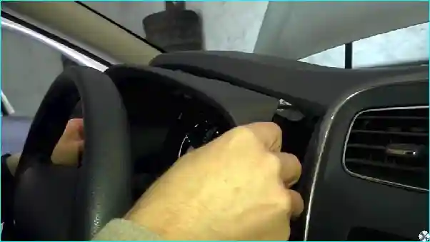 Снятие и установка комбинации приборов Рено Логан Renault Снятие и установка комбинации приборов Рено Логан