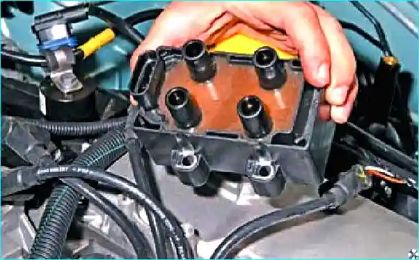 Renault Снятие и установка модуля зажигания