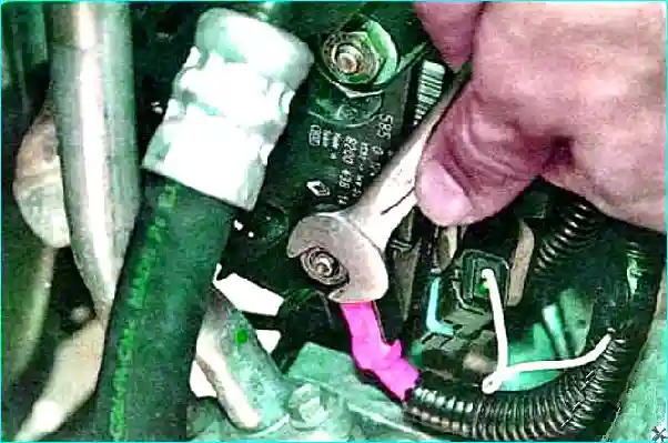 Renault Снятие и установка генератора