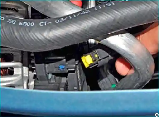 Renault Снятие и установка генератора