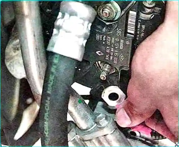 Renault Снятие и установка генератора