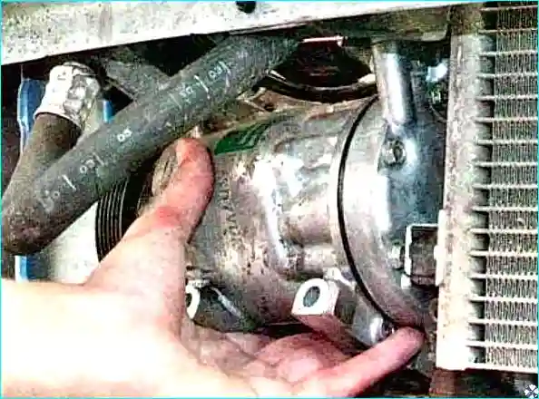 Renault Снятие и установка генератора