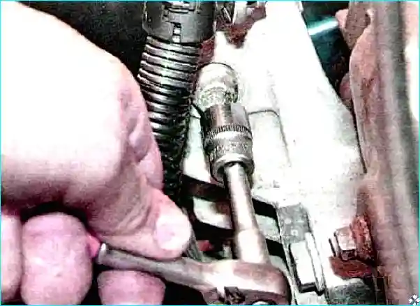 Renault Снятие и установка генератора